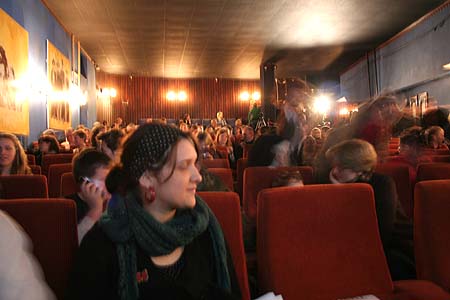 Blick ins Publikum unmittelbar vor der Preisverleihung ©PARABOL