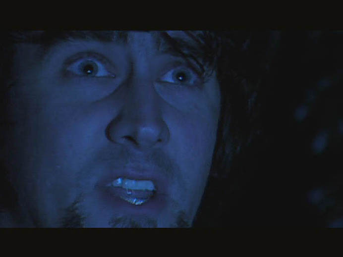 Gesicht eines erschreckten jungen Mannes bei Nacht ©Endlich Entertainment Pictures